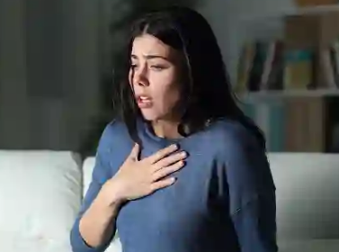A lady finding it difficult to breathe because of social anxiety 